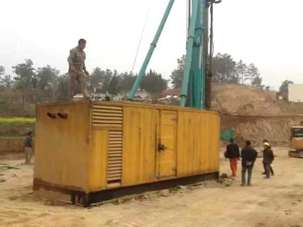 官渡如何判断水冷式机油散热器密封件是否需要更换？